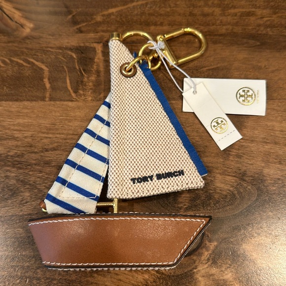 NWT Tory Burch Sailboat Key Fob - Picture 1 of 3